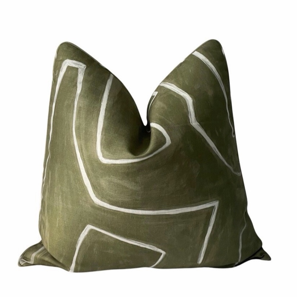Schumacher| Kelly Wearstler Graﬃto Fern Pillow
Cover: Green and White Geometric